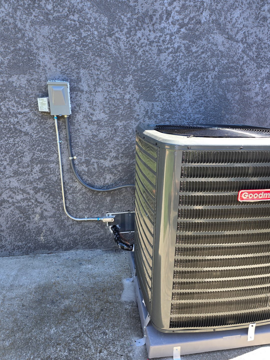 New Goodman 5-ton heat pump condenser with disconnect box and wiring, Union City