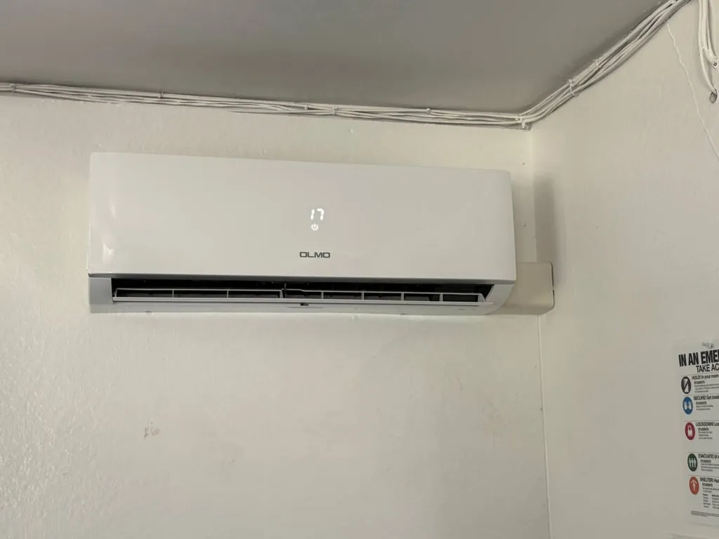 Ductless indoor unit installed in an Athenian School classroom