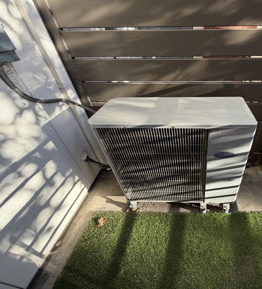 Carrier condensing unit on the apartment balcony in San Jose